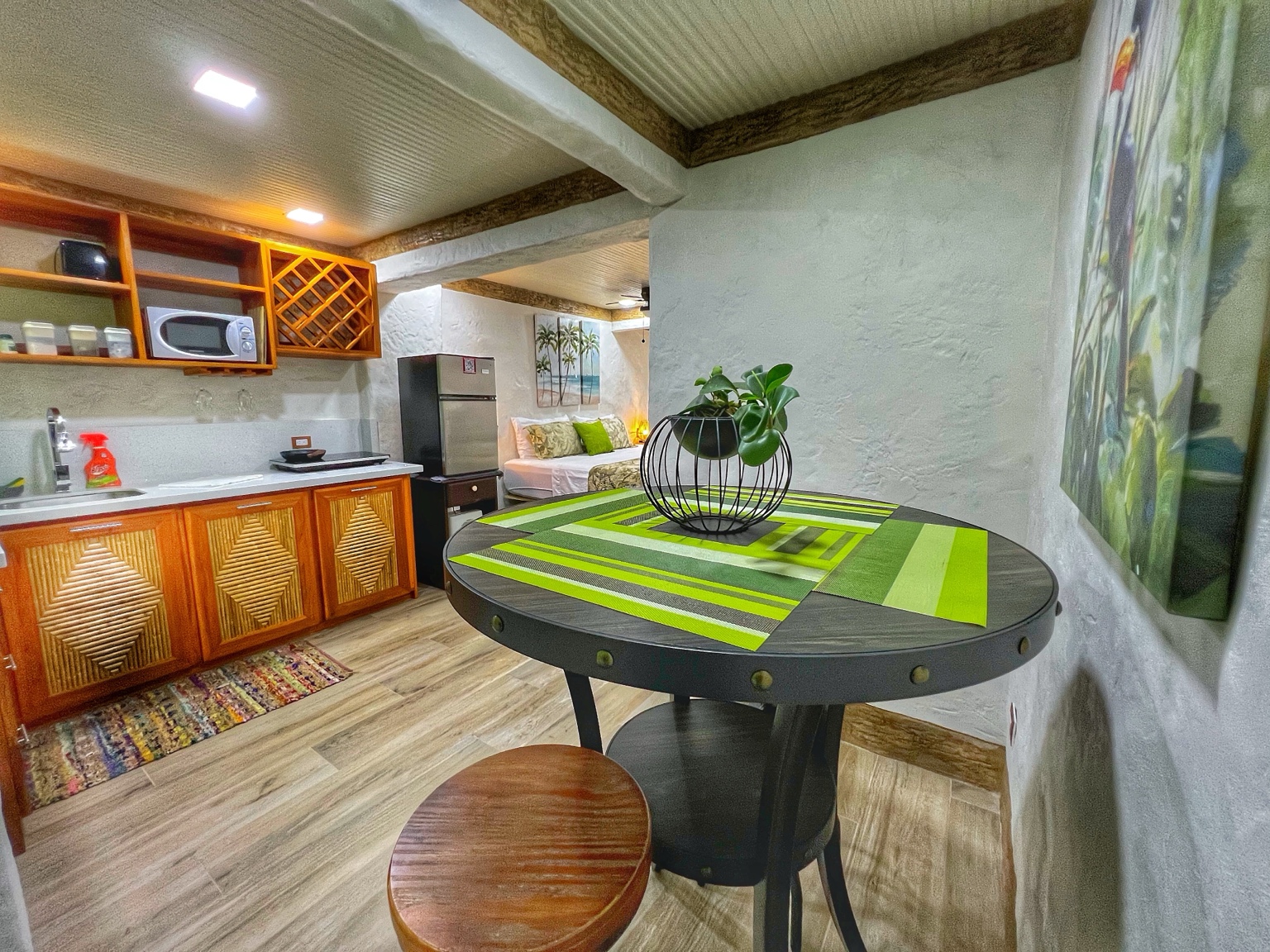 Estudio con cama King y cocina equipada