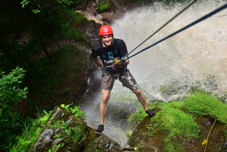 Descenso en rappel · fotografía del catálogo