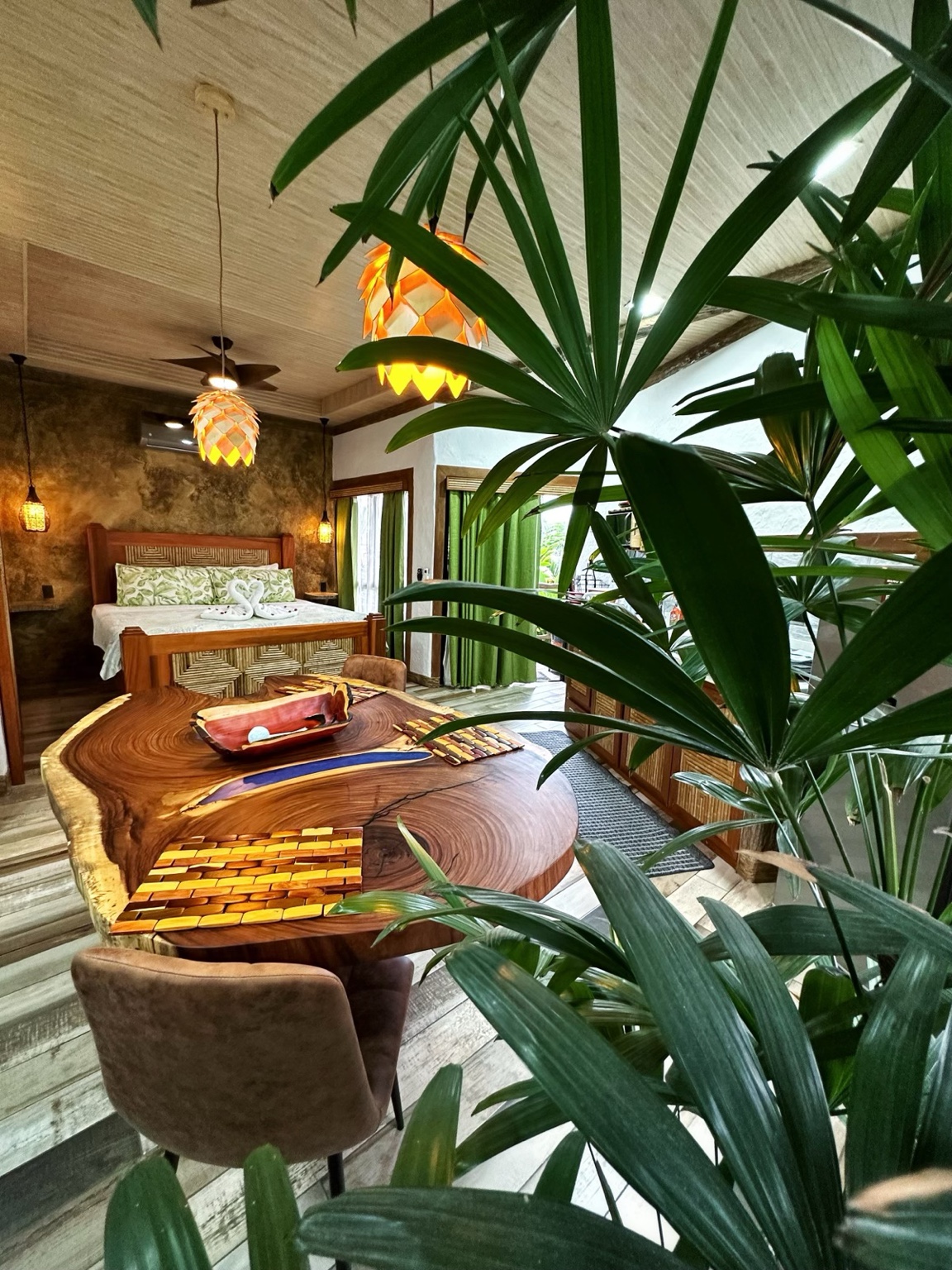 Estudio en segundo piso con cama King y cocina